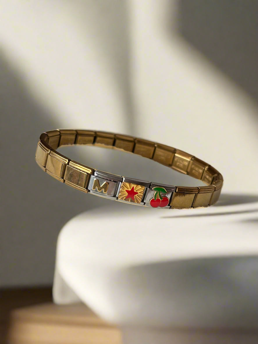 Pulsera italiana dorada de Inira con charms